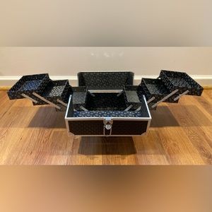 Cosmetic Compartment